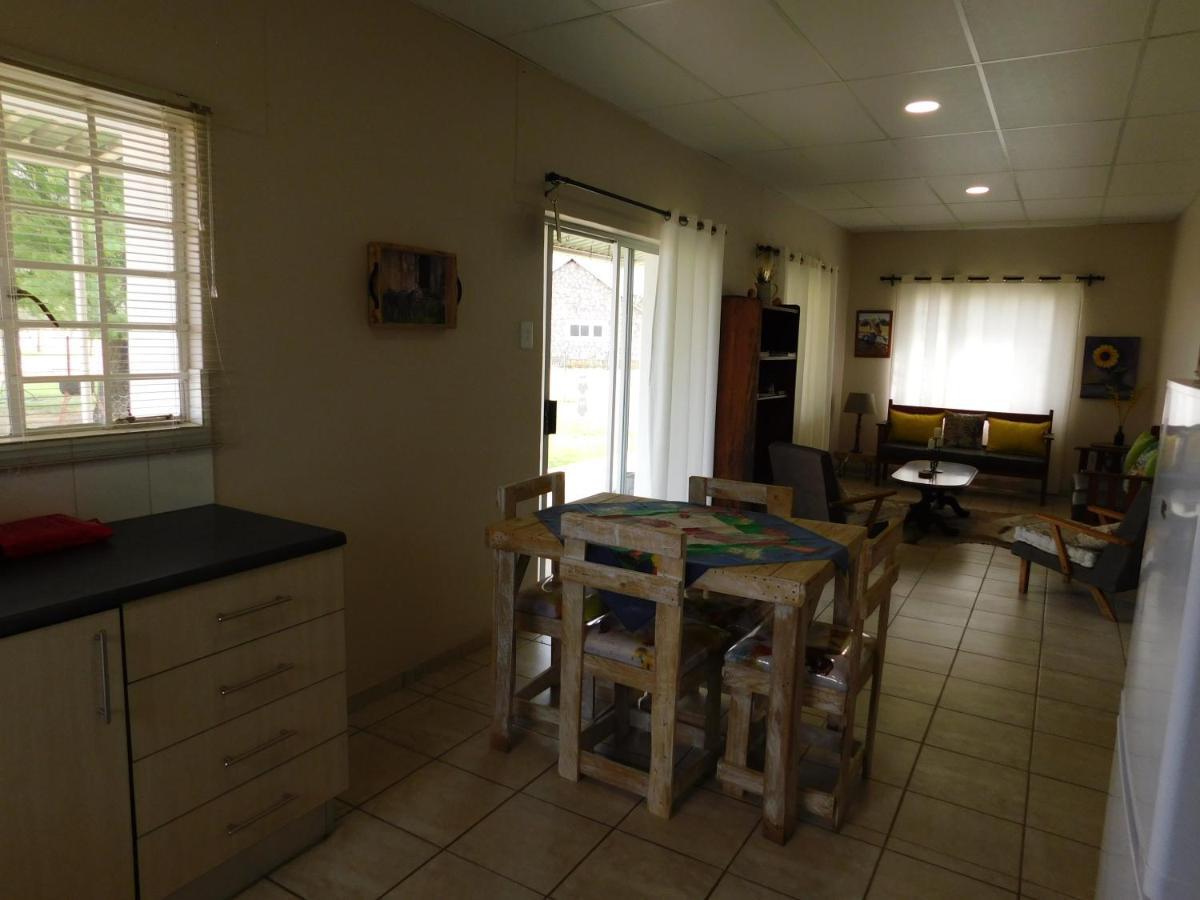 מלון Grootfontein Meteorite Rest Camp מראה חיצוני תמונה